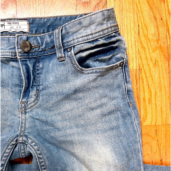 Free People Cut-Off Ripped Low Rise Light Blue Grunge Jeans, Size 26 - Picture 5 of 7